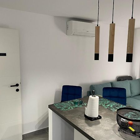 Vali Apartment Baska  Bagian luar foto